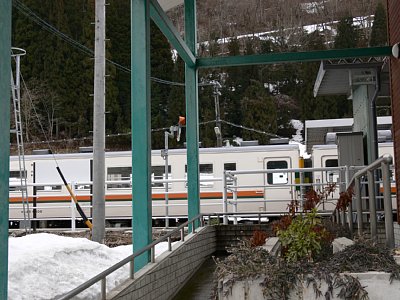 ���w�ɒ�Ԃ��镁�ʗ��