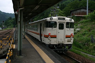 �L�n48�C���Ԃ́A�i�q���C�̊Ǌ��ł�