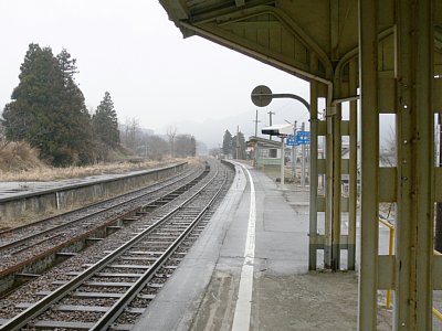 2�ԃz�[���Ɛ��H�͂܂��c���Ă��܂�