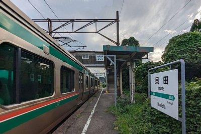 ホームと跨線橋