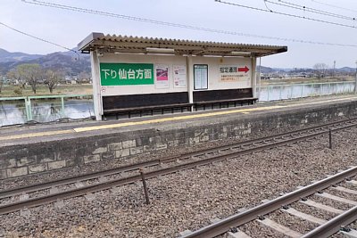 下り線ホームには上屋