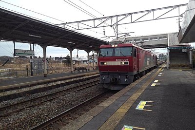 貨物列車の通過