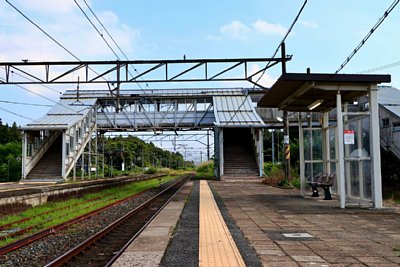 跨線橋とホーム