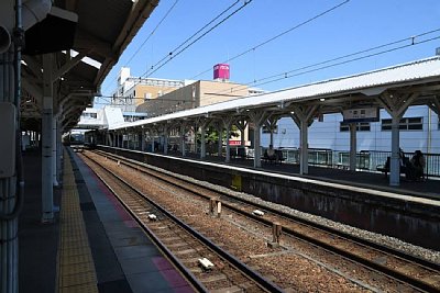 外側線ホームは柵がある