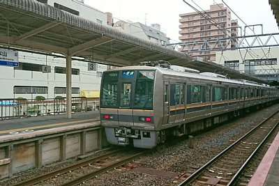 発着する普通列車