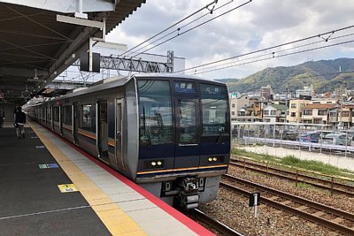 発着する普通列車