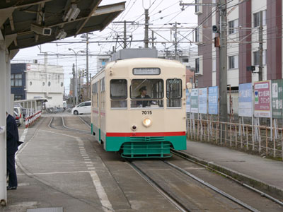 ��x�R�w�O�ɓ�������7015�^�d��